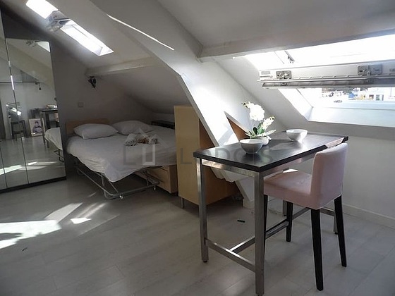 Living room furnished with 1 pullout bed(s) of 120cm, tv, storage space, cupboard