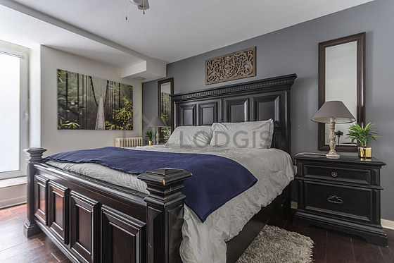 Chambre avec fenêtres