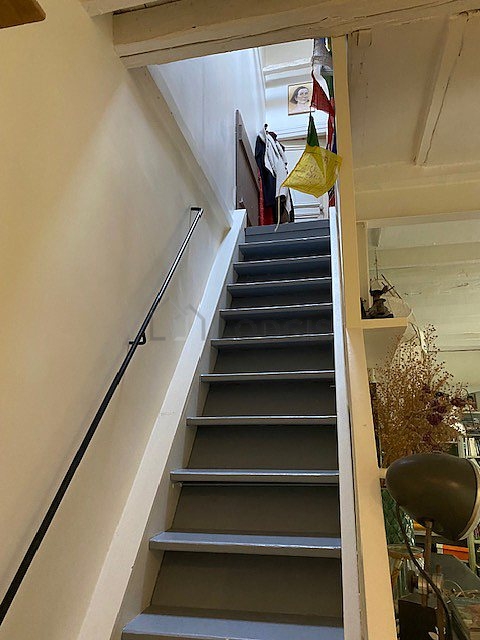 Mezzanine with a high ceiling with wooden floor