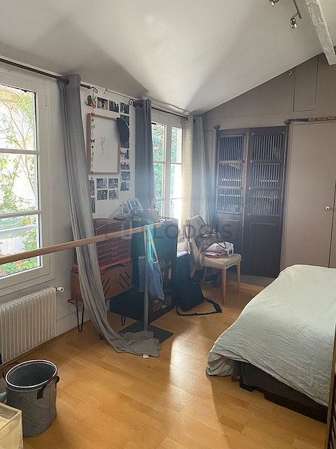 Chambre de 15m² avec du parquet au sol