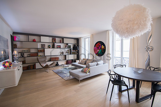 Séjour équipé de télé, 1 fauteuil(s), 1 chaise(s)