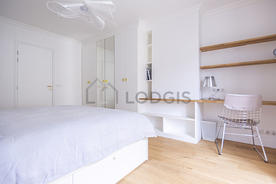 Chambre équipée de 1 fauteuil(s), 1 chaise(s)