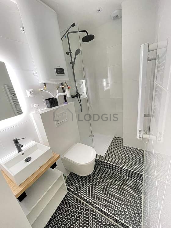 Belle salle de bain claire