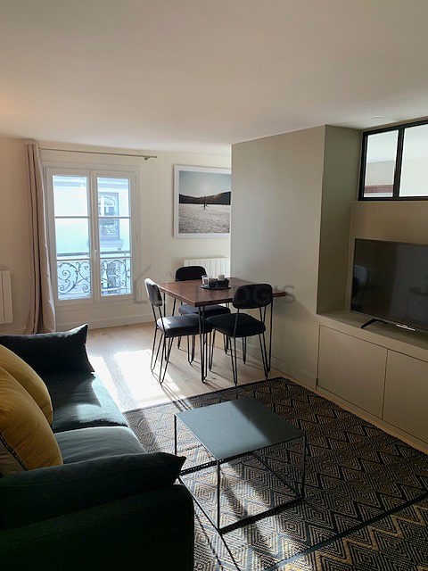 Living room furnished with 1 sofabed(s) of 140cm, tv, fan, 1 chair(s)