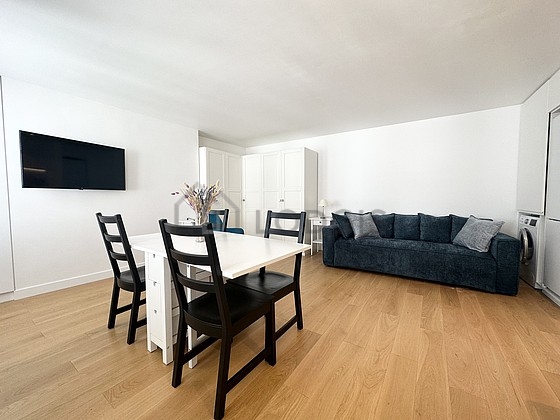 Séjour calme équipé de 1 canapé(s) lit(s) de 160cm, télé, 1 chaise(s)