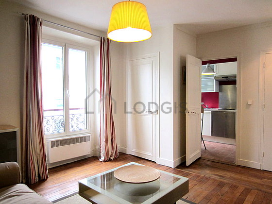 Salon de 17m² avec du parquet au sol