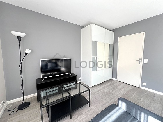 Very quiet living room furnished with 1 bed(s) of 140cm, tv, wardrobe, cupboard