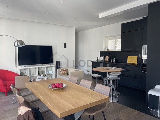 Séjour très calme équipé de télé, chaine hifi, 1 fauteuil(s), 1 chaise(s)