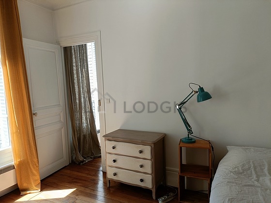 Very quiet bedroom for 2 persons equipped with 1 bed(s) of 140cm