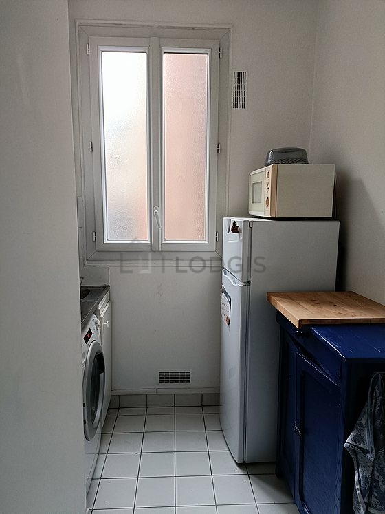 Magnifique cuisine avec du carrelage au sol