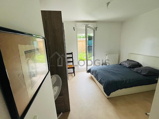 Chambre avec fenêtres