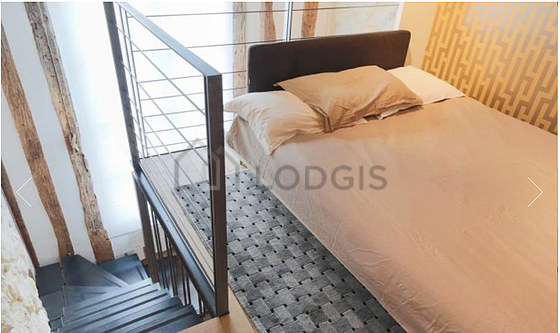 Chambre avec fenêtres