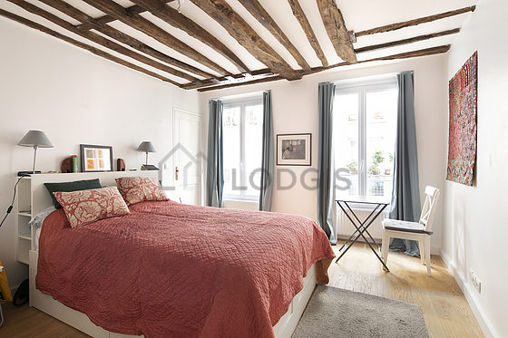 Chambre avec fenêtres