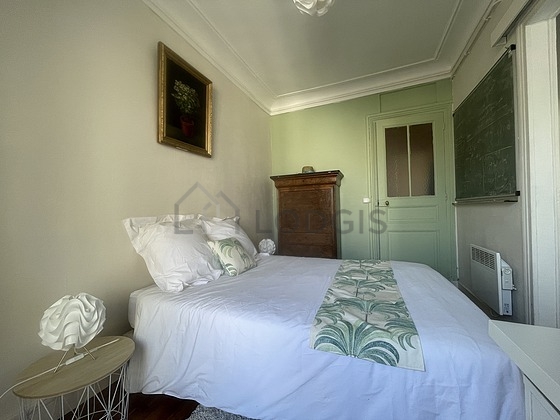 Chambre avec fenêtres double vitrage