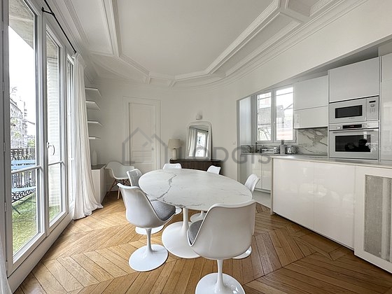 Salle à manger équipée de table à manger, 1 chaise(s)