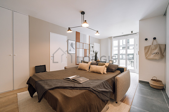 Séjour avec fenêtres