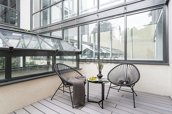 Terrasse équipée de table à manger, 1 chaise(s)