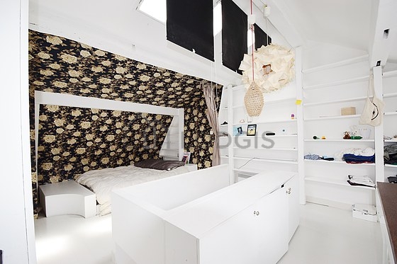 Chambre avec fenêtres