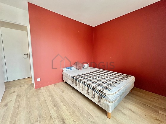 Chambre avec fenêtres double vitrage