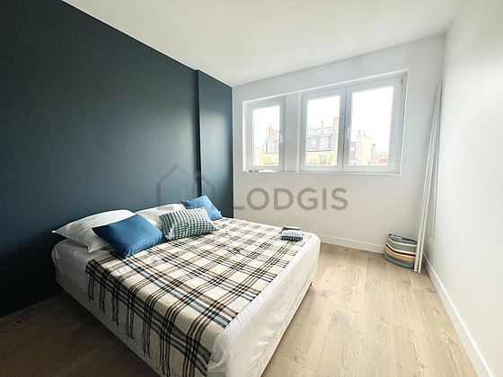 Chambre avec fenêtres double vitrage