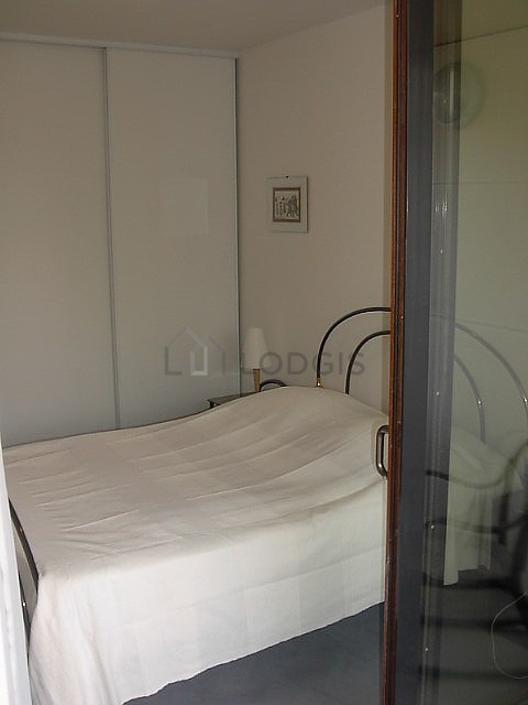 Bedroom with the carpeting floor