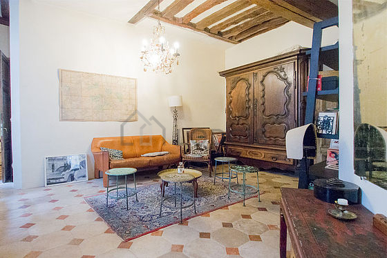 Séjour très calme équipé de 1 lit(s) mezzanine de 90cm, 1 canapé(s) lit(s) de 140cm, chaine hifi, 2 fauteuil(s)
