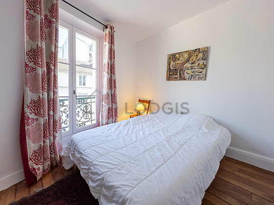 Chambre avec fenêtres