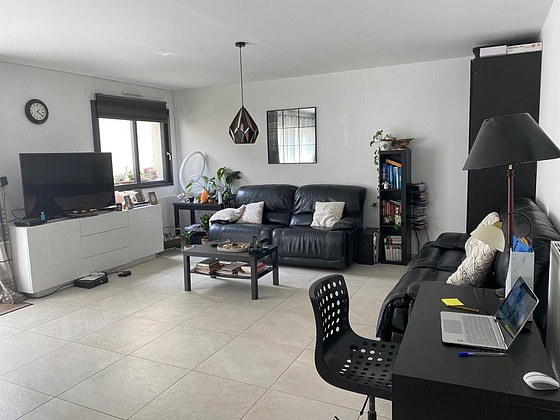 Séjour équipé de télé, 1 fauteuil(s), 1 chaise(s)