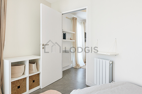 Chambre avec fenêtres double vitrage