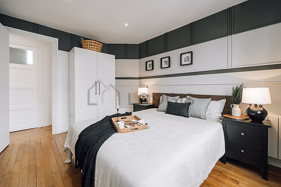 Chambre avec fenêtres