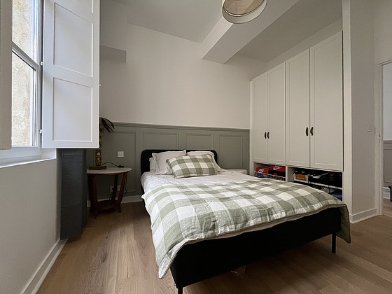 Chambre avec fenêtres