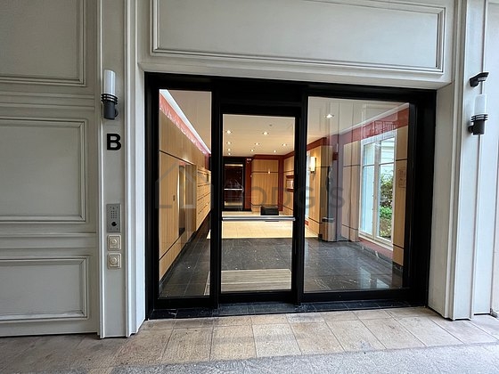 Beautiful bright sitting room of an apartment in Paris