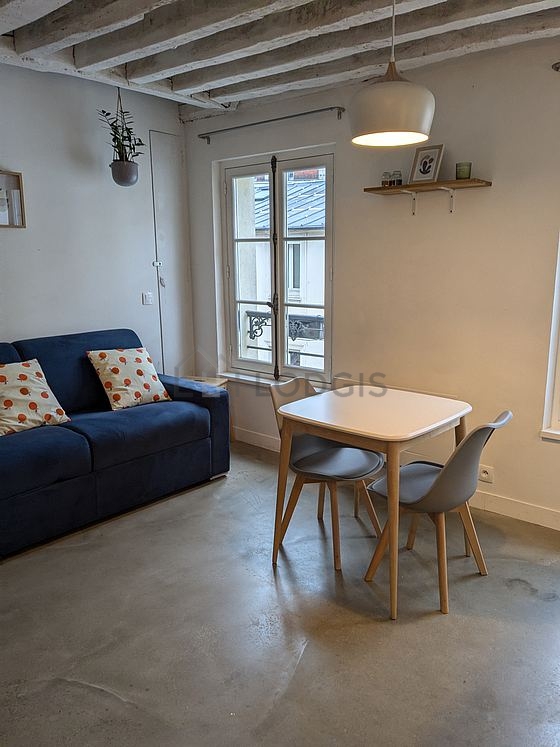 Séjour très calme équipé de 1 canapé(s) lit(s) de 140cm, table à manger, 1 chaise(s)