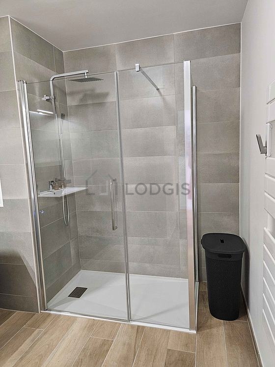 Bathroom equipped with washing machine, dryer, bath towels