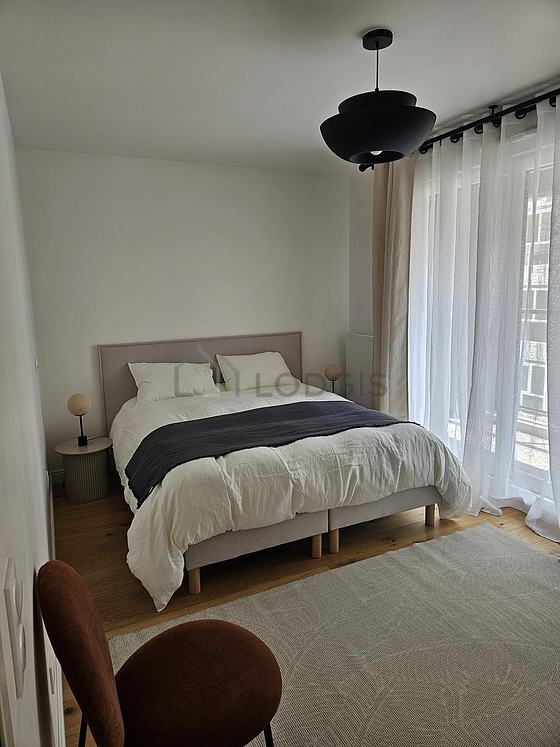 Chambre de 13m² avec du parquet au sol