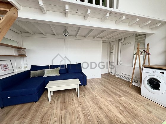 Living room furnished with 1 sofabed(s) of 140cm, dining table, coffee table, 1 chair(s)