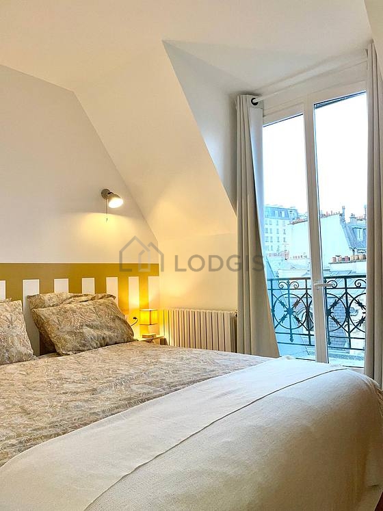 Chambre avec fenêtres