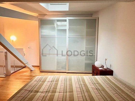 Chambre avec fenêtres double vitrage