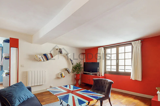 Salon de 16m² avec du parquet au sol