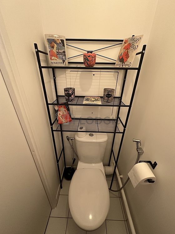 Toilettes indépendantes de la salle d'eau