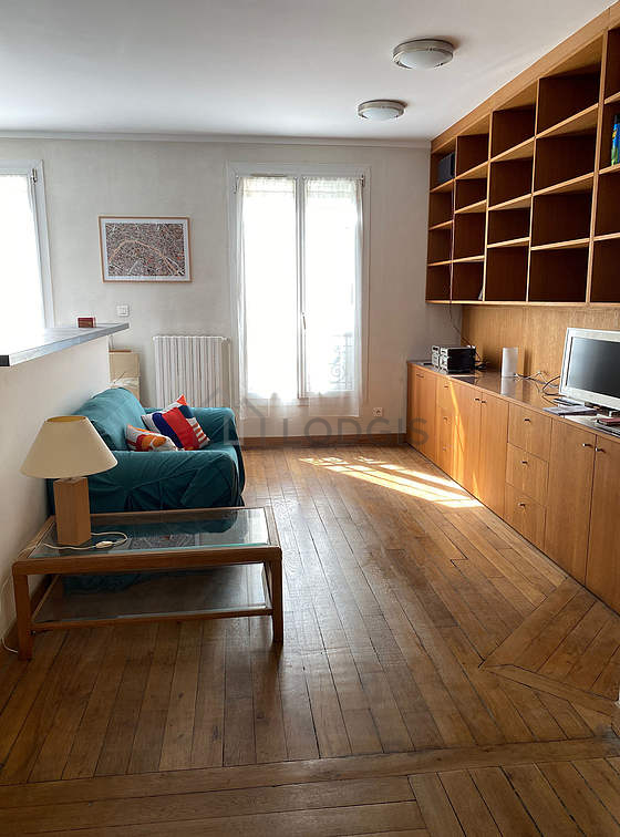 Salon de 15m² avec du parquet au sol