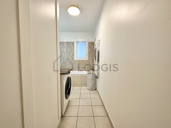 Beautiful and bright bathroom with tile floor