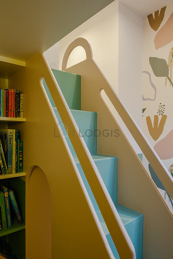 Chambre avec fenêtres