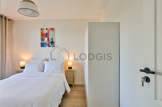 Chambre avec fenêtres double vitrage