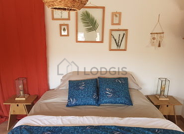 Chambre avec fenêtres
