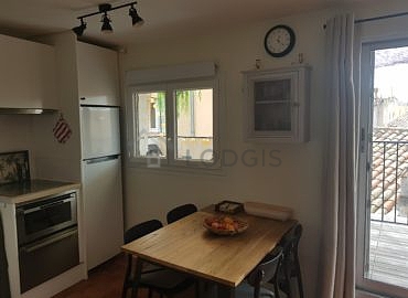 Cuisine équipée de lave linge, sèche linge, réfrigerateur, freezer
