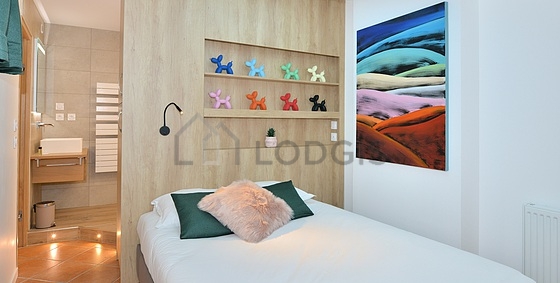 Chambre avec fenêtres double vitrage