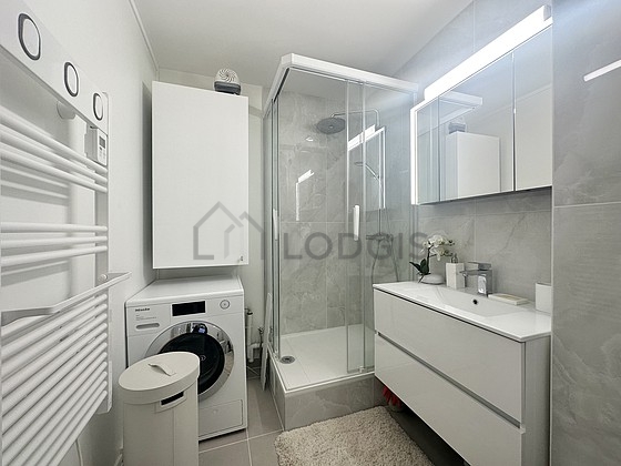 Beautiful and bright bathroom with wooden floor