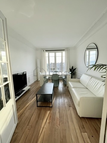 Séjour équipé de 1 canapé(s) lit(s) de 140cm, télé, chaine hifi, ventilateur