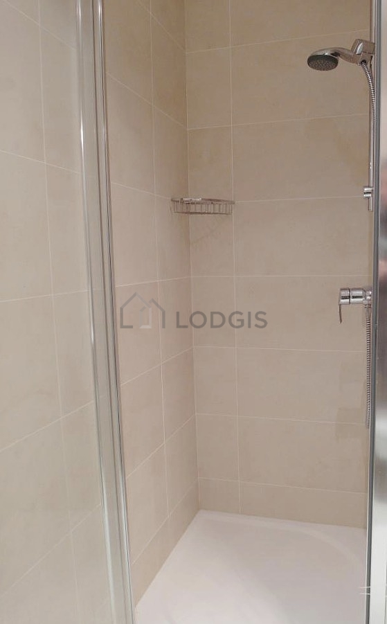 Bathroom equipped with bath towels